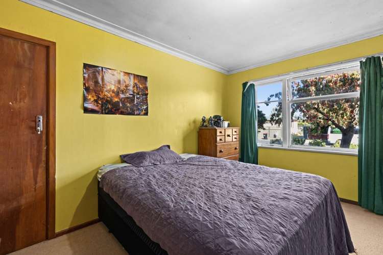 1206 Norfolk Crescent Mayfair_6