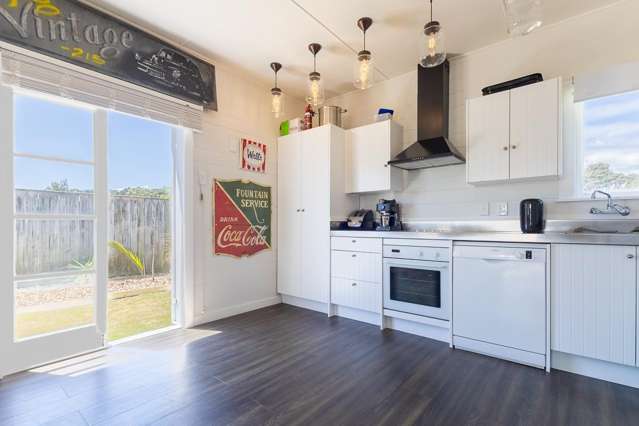 6 Kapiti Lane Otaki Beach_2