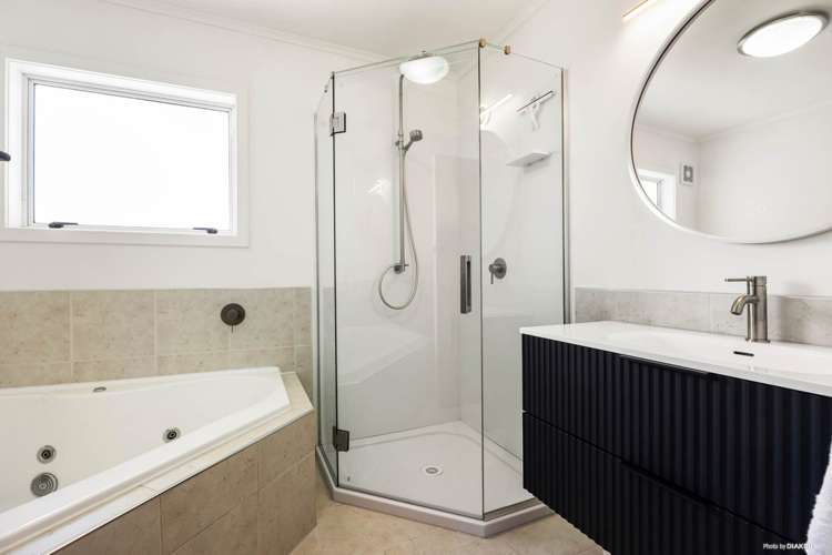 18 McRae Road Mt Wellington_11