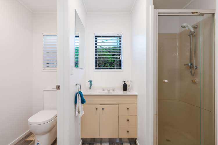 1418 Whangaparaoa Road Army Bay_30