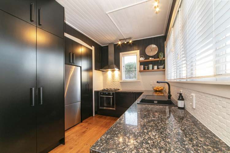 45 Willerton Avenue New Lynn_8