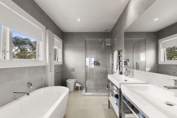 1 Marine Parade Piha_28