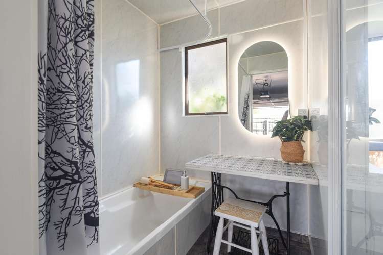 42a Holland Street Glenholme_17