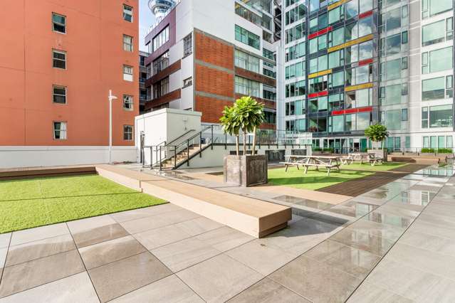 Top-Floor Imperial Gardens| Sea Views + Dual Income