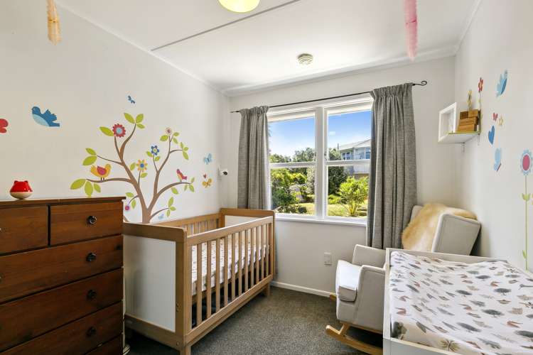 23 Lynda Avenue Paparangi_12