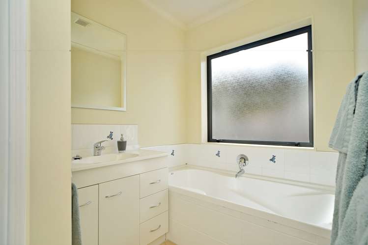 16 Charles Street Carterton_10