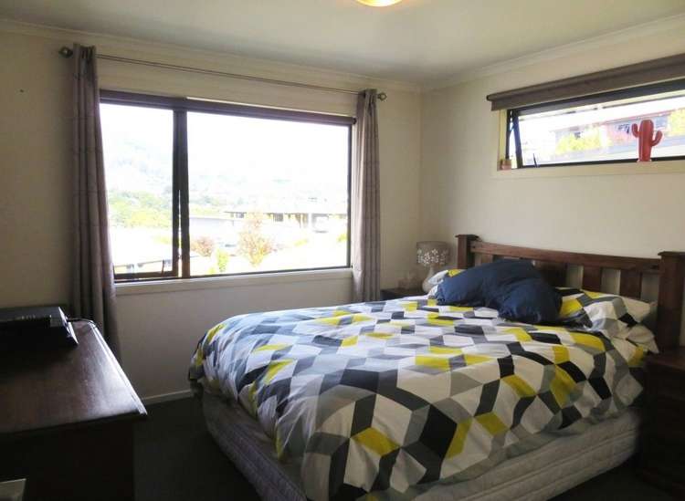 25 Saint Lawrence Street Toi Toi_10