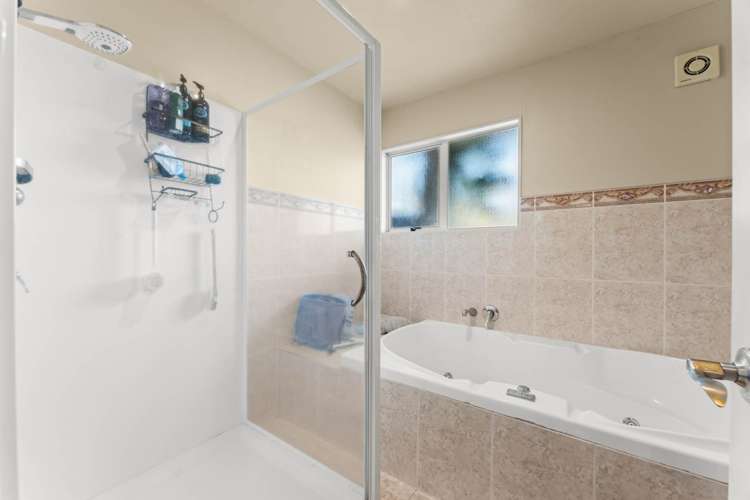 8 Ridge Valley Drive Browns Bay_16