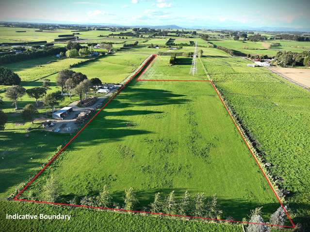 Expansive 2.336 Hectares in Myross Bush Awaits You