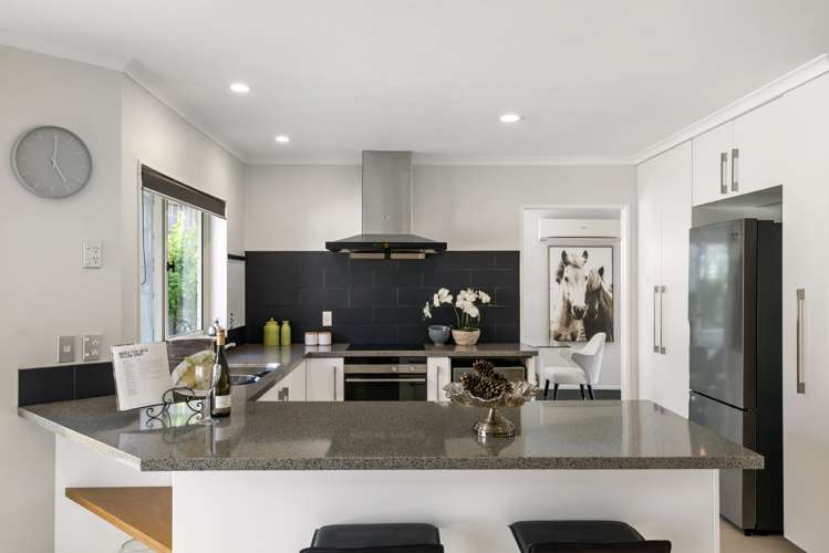 7 Louvain Place Greenhithe_14