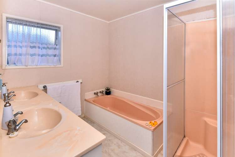 6 Moor Park Wattle Downs_10