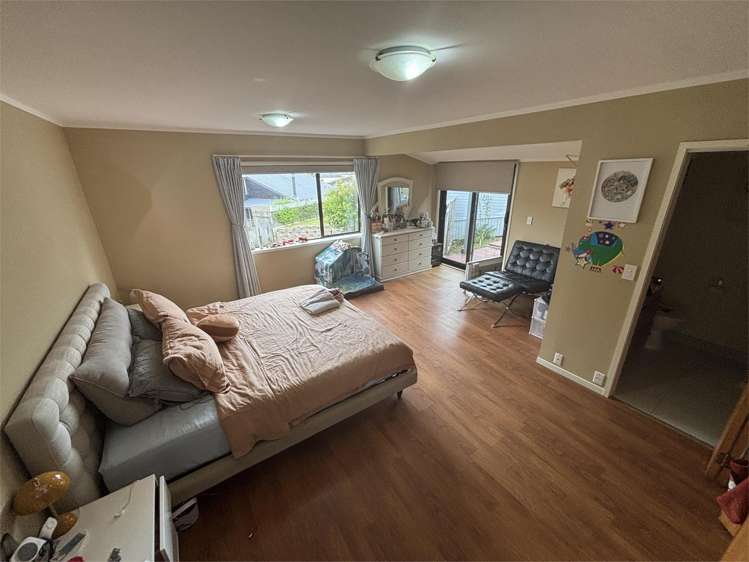 9 Greenvalley Rise Glenfield_11