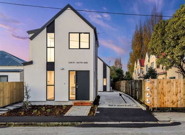 57C King Street - A Royal Opportunity on King!