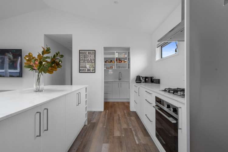 38 Churchill Avenue_4