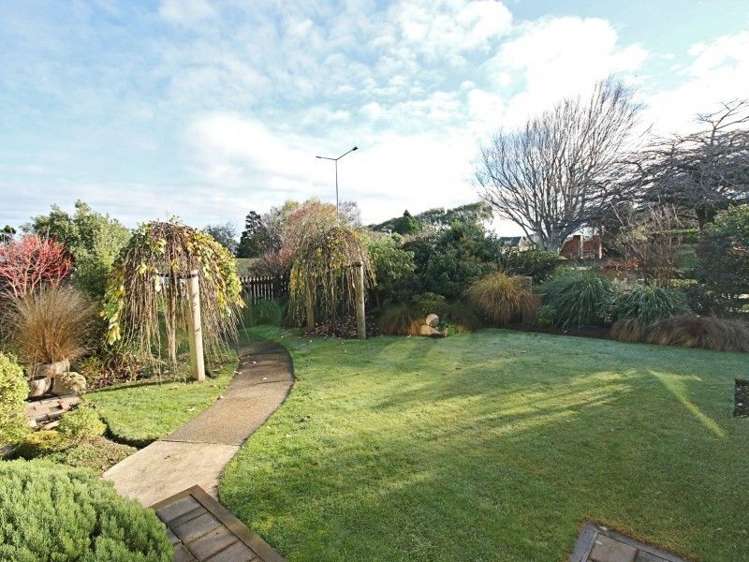 379 Queens Drive Windsor_16