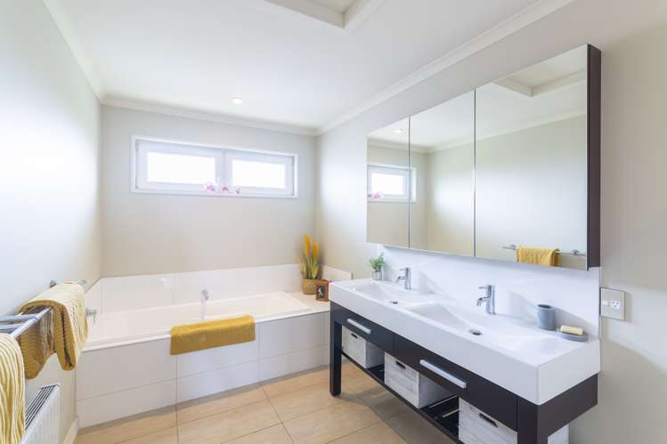 9 Springbrook Lane Northwood_15