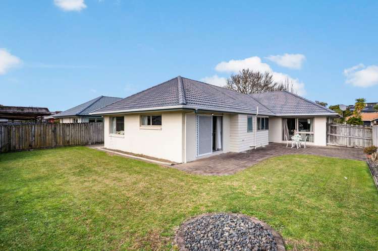 11 Headcorn Place Botany Downs_14
