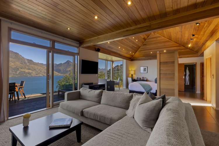 21 & 23 MacKinnon Terrace Sunshine Bay_37