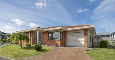 32 Racecourse Way_1