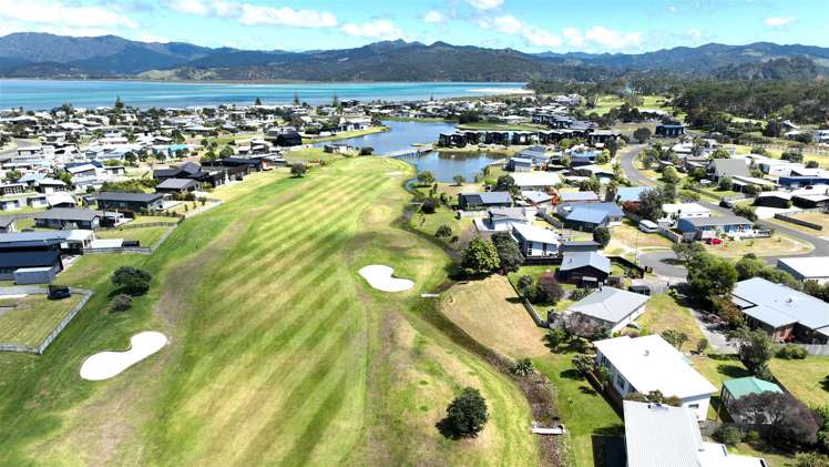 102 The Fairway Matarangi_15