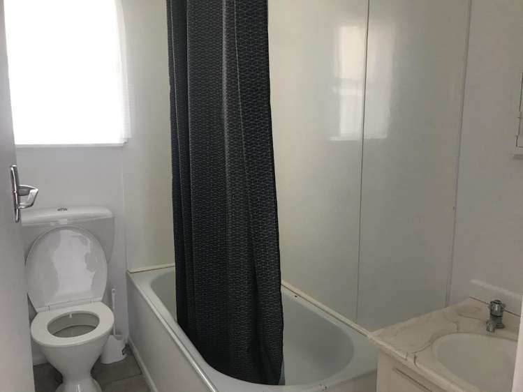 2/18 Aubrey Street Regent_5