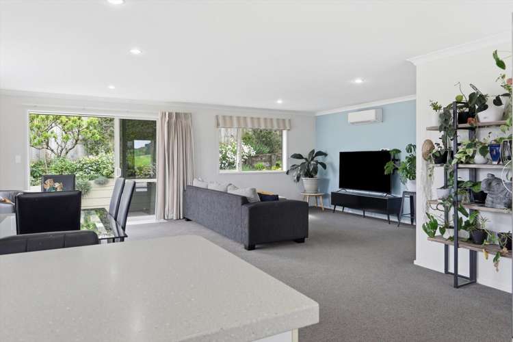 298 Ballintoy Park Drive Welcome Bay_2