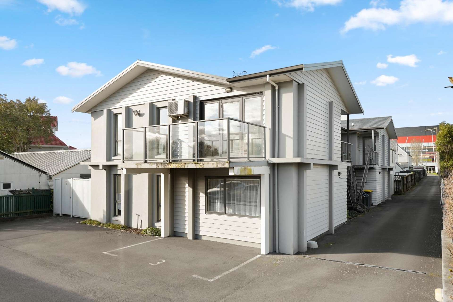 3 Chevalier Court 809 Heaphy Tce 1055_0