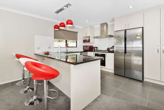 37a Beach Road Pahurehure_1