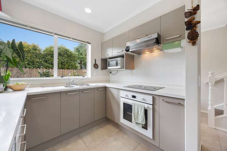 2/26 Headcorn Place Botany Downs_6