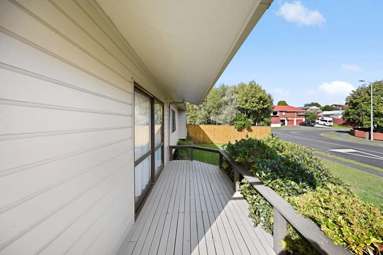 2 Emma Place Pukete_13