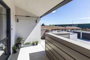 8/80 Shakespeare Road_2