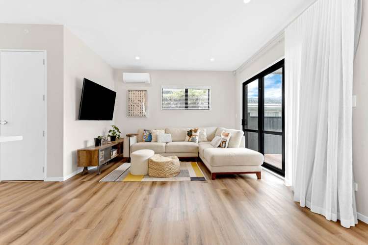 7/10 Newington Road_3