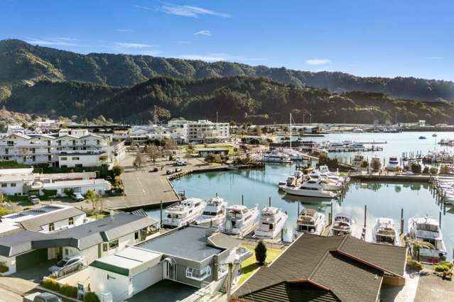 Marina-Side Living with Stunning Harbour Views