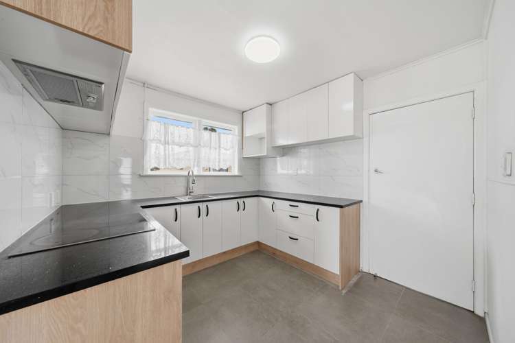 14B Ivon Road_4