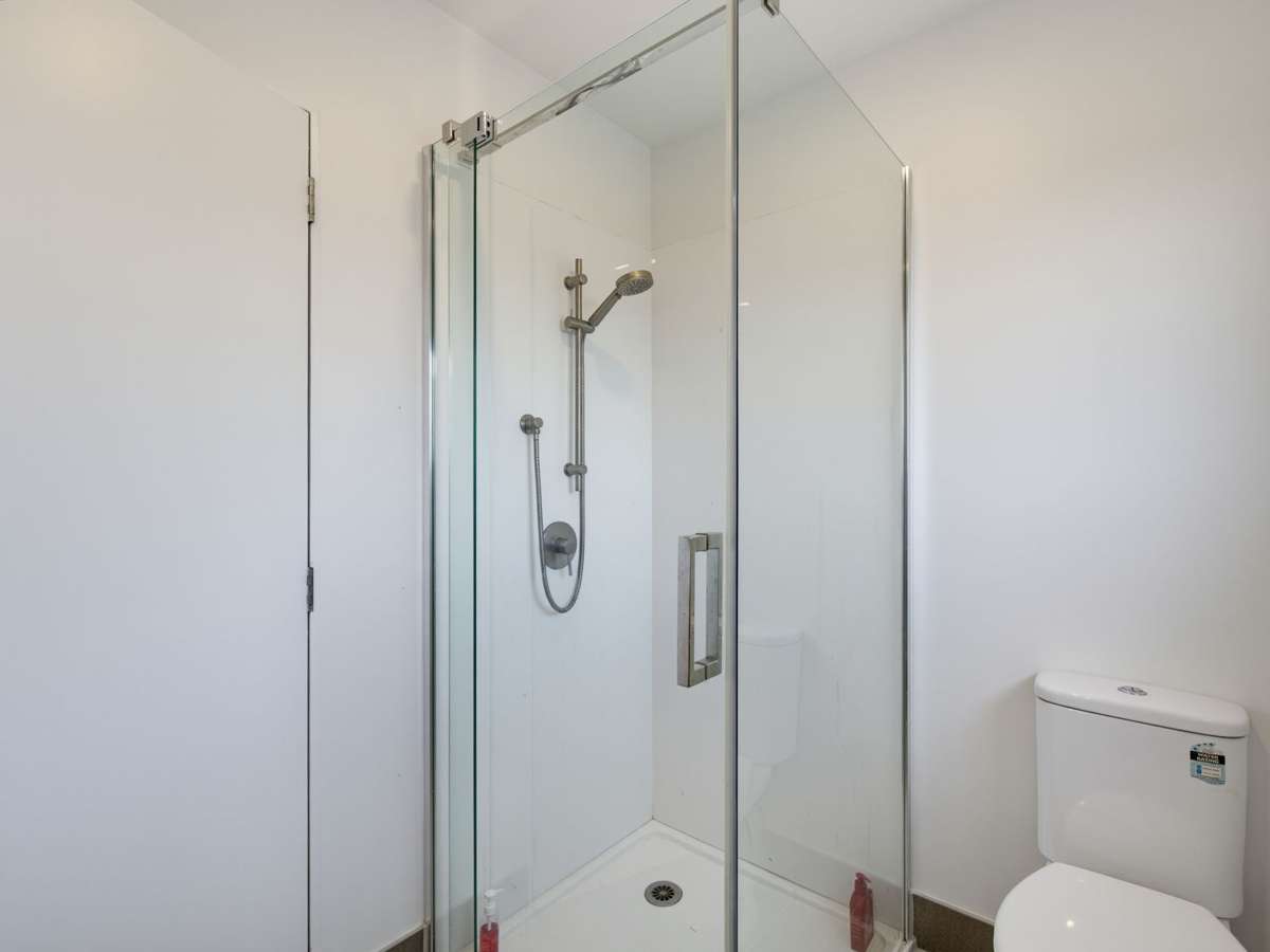 2/11 Longreach Drive_5