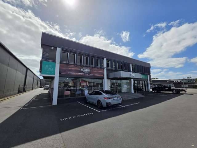 High-profile first floor office