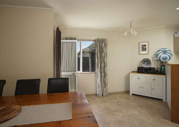 2/6 Manson Avenue Stoke_7