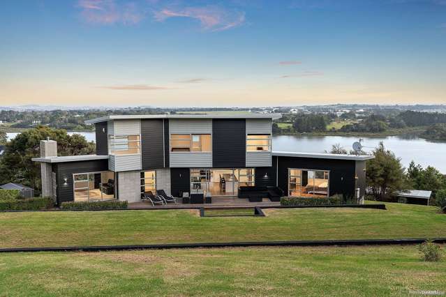 Large family home of 4 bedrooms with amazing views