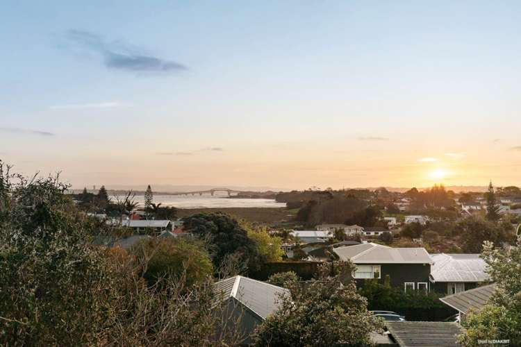 2/69 Lake Road Devonport_2