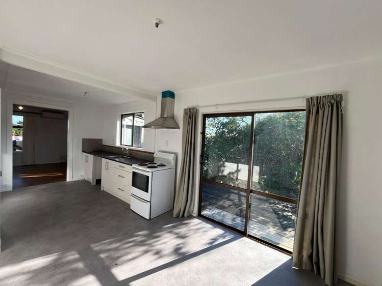 22 Mahoe Street Ōtaki Beach_8