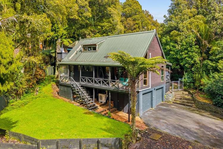 566 Scenic Drive Waiatarua_24