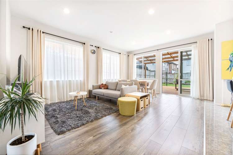 5 Carrickdawson Drive Flat Bush_8