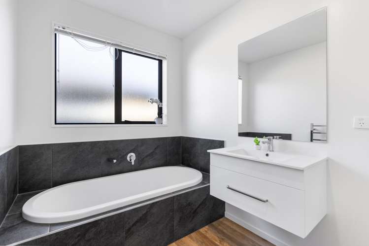 1 Youngston Lane Woolston_16