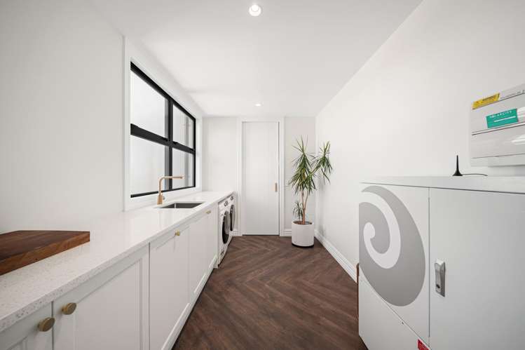 83 Charles Robert Drive Kahutara_25