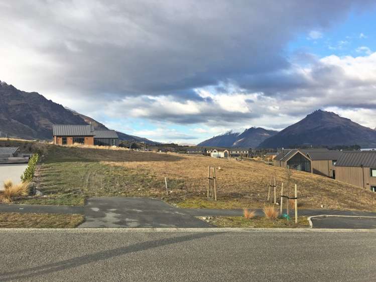 23 Falconer Rise Jacks Point_5