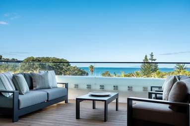 17/423-427 Beach Road_4