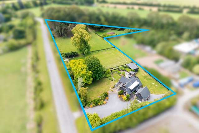Must Sell - 1.4ha Lifestyle Gem!