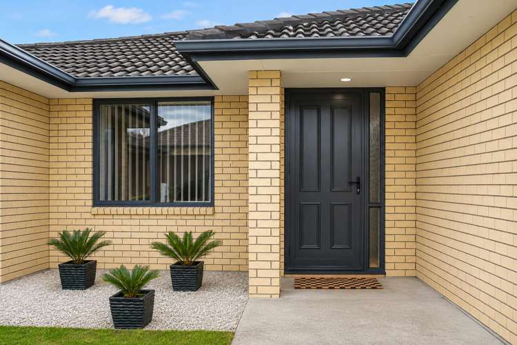7 Kingroyal Lane Hamilton East_1