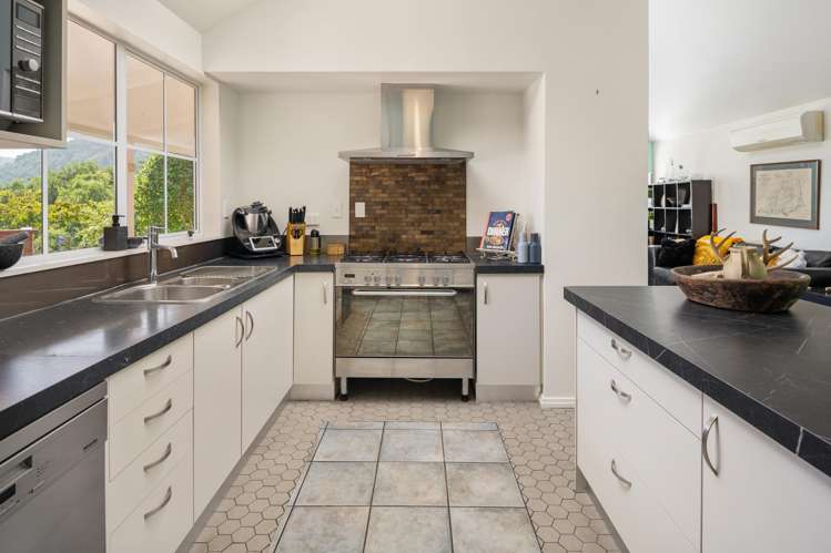 8 and 8a Angle Street Picton_9