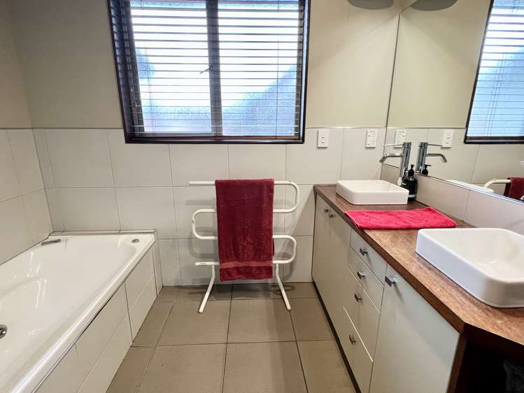 203 Curran Road Otatara_13